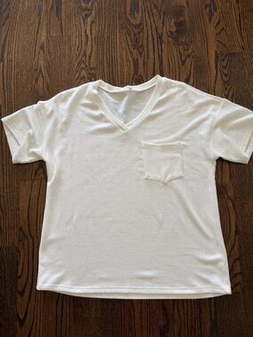 Boutique White V-Neck Oversized Pocket Tee